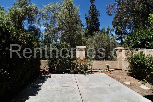 Building Photo - 9411 Questa Pointe