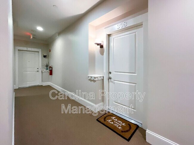 Building Photo - 518 Clarice Ave