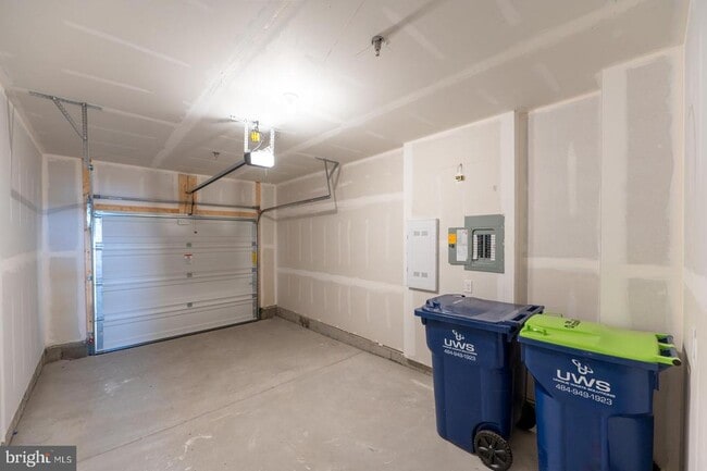 Building Photo - 715 Platinum Dr