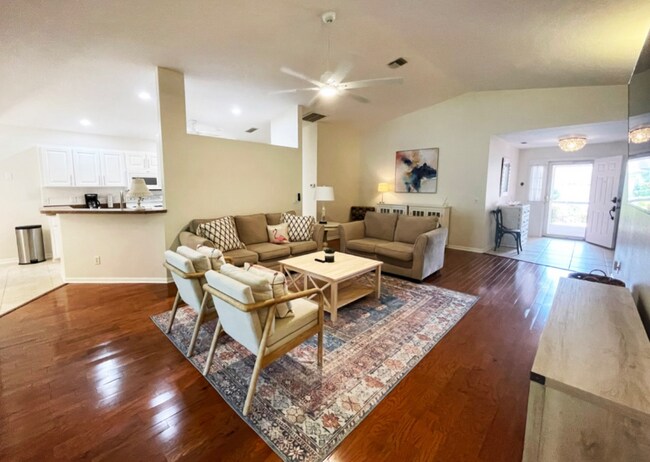 Building Photo - 1012 Laurel Ave