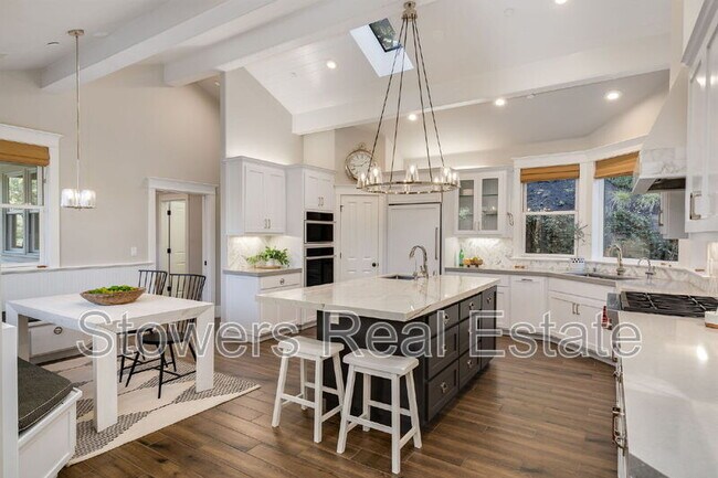 Building Photo - 775 Kirkcrest Rd