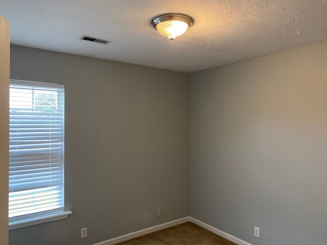 Building Photo - Great Home in Lake Forest! Coming Soon!
