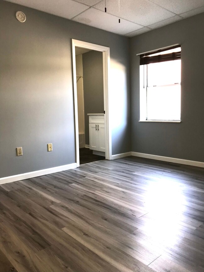 Building Photo - 1527 Meadow Spring Dr