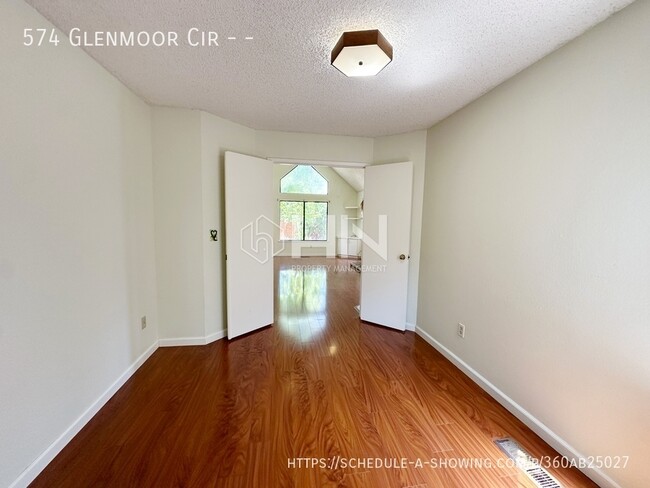 Building Photo - 574 Glenmoor Cir