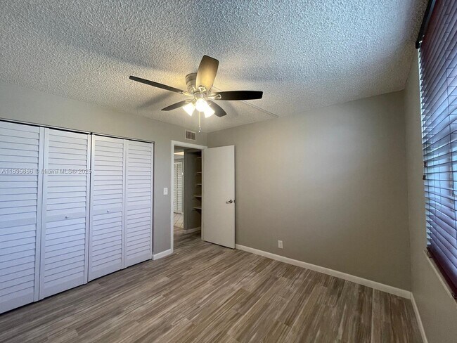 Building Photo - 7875 Margate Blvd