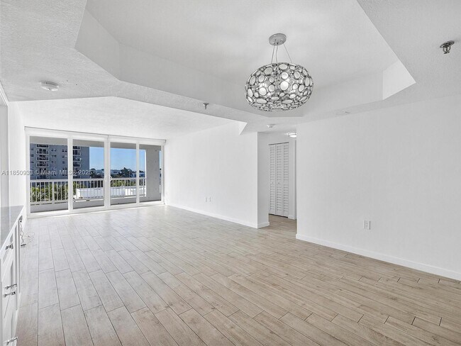 Building Photo - 9341 Collins Ave