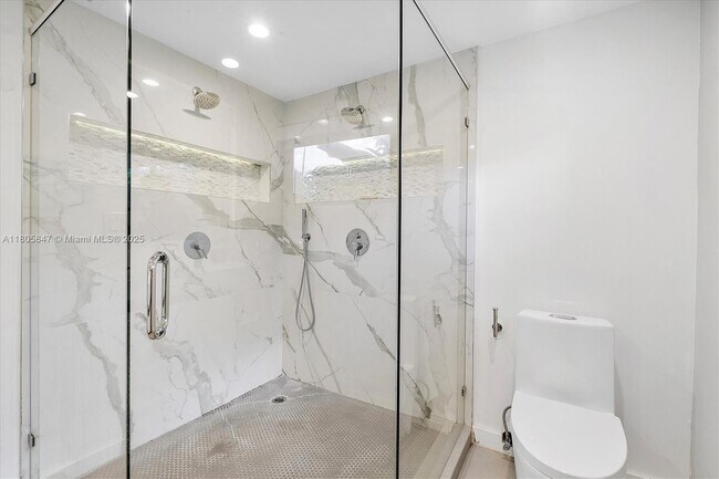 Building Photo - 1064 NE 97th St