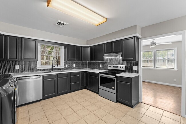Building Photo - 3301 Marne Ave