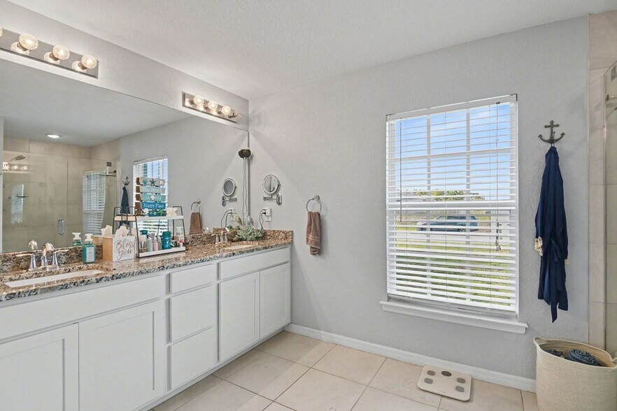 Building Photo - 1109 NW 12th Ln