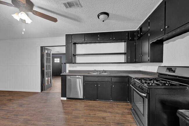 Building Photo - 2918 S Dallas St