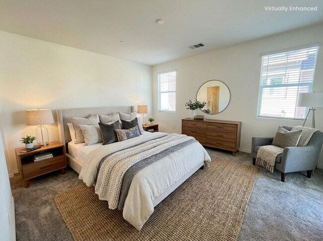 Building Photo - Spacious 3 bedroom, 3-bathroom condo for rent