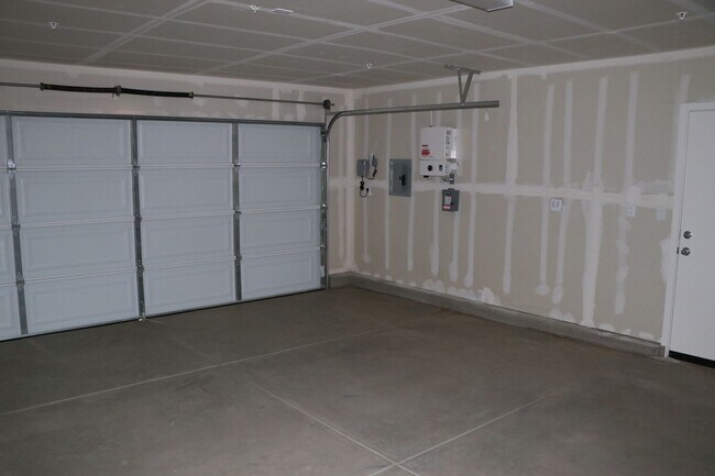 Building Photo - New 4 Bedroom with solar
