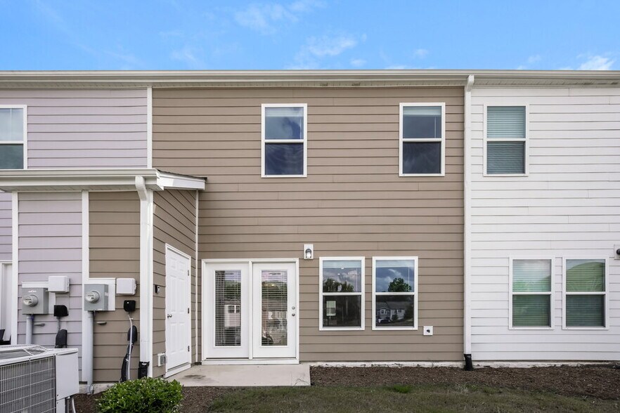 Building Photo - 217 Brook Farm Ln