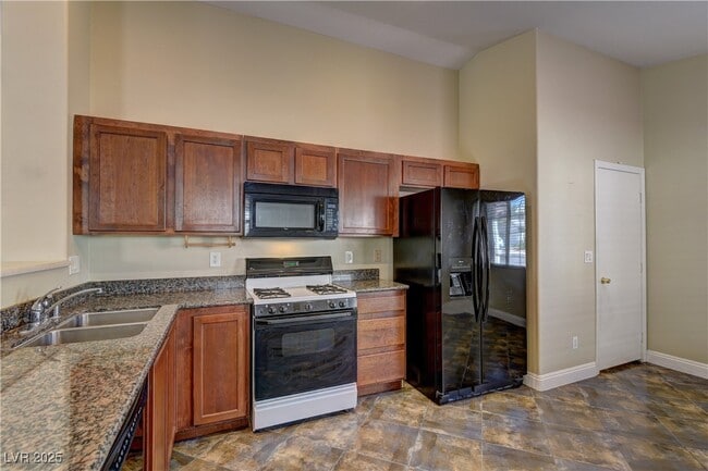 Building Photo - 10530 Lilac Tree Ave
