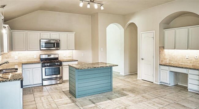 Building Photo - 9959 Driftwood Park Dr