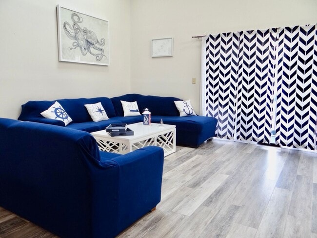 Building Photo - Beautifully Remodeled and Furnished Rental...