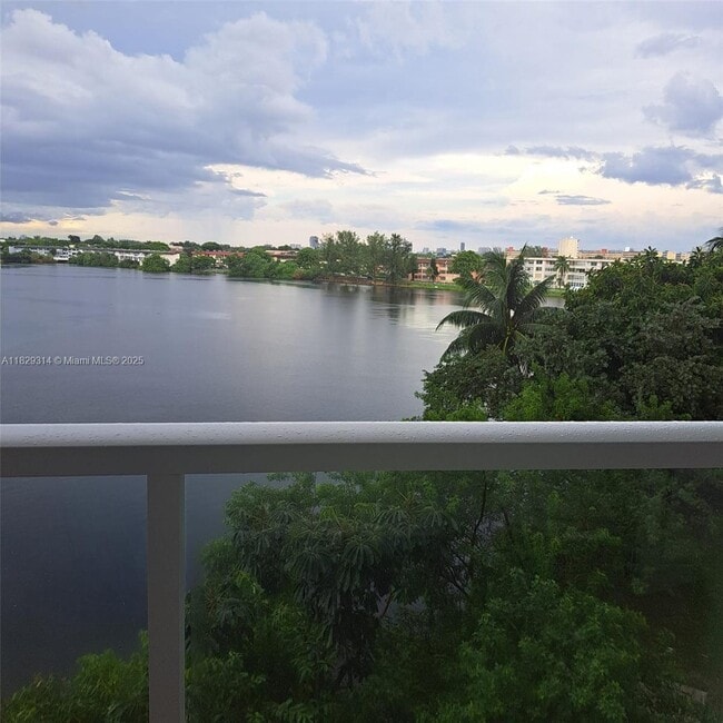 Building Photo - 1301 NE Miami Gardens Dr