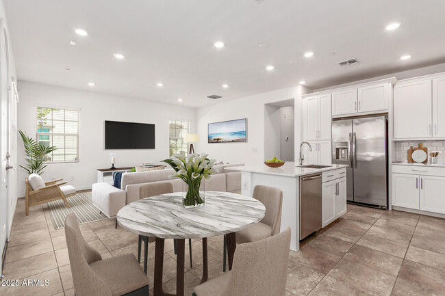 Building Photo - 4077 S Sabrina Dr