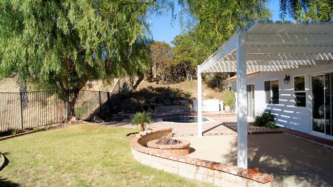 Building Photo - 27403 Garza Dr