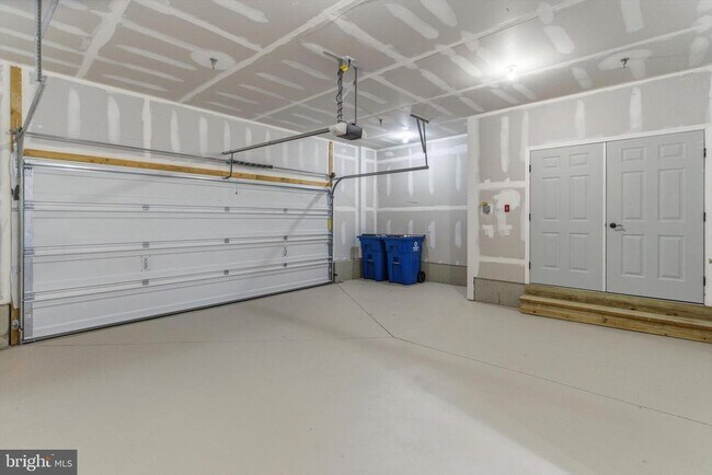 Building Photo - 4 Barton Ave