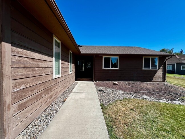 Building Photo - Non-Refundable & Security Deposit Total: $...