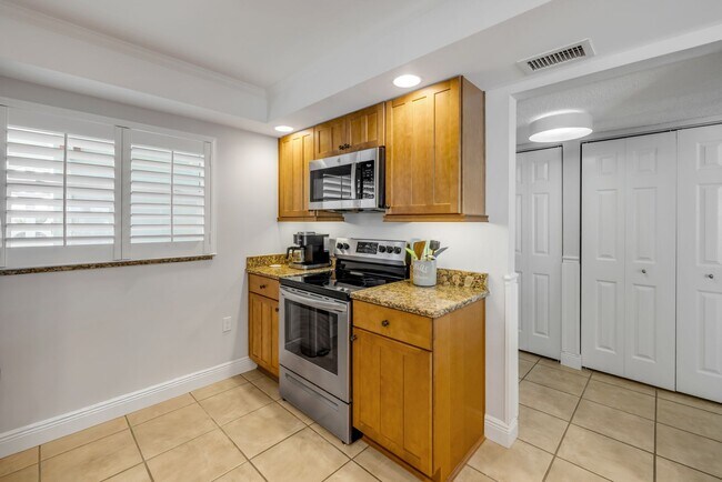 Building Photo - New Smyrna 2BD/2BA Beach Condo in Waterfront Community!