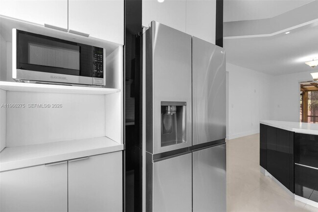 Building Photo - 30 SE 6th Rd