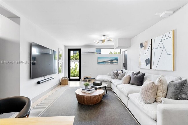 Building Photo - 2215 NE 19th St