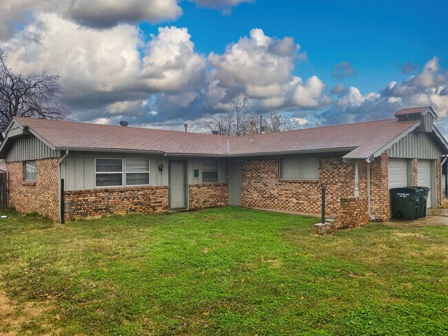Building Photo - 4841 Newport Dr