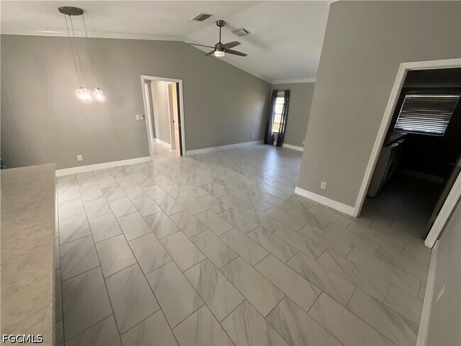 Building Photo - 20620 Pine Tree Ln