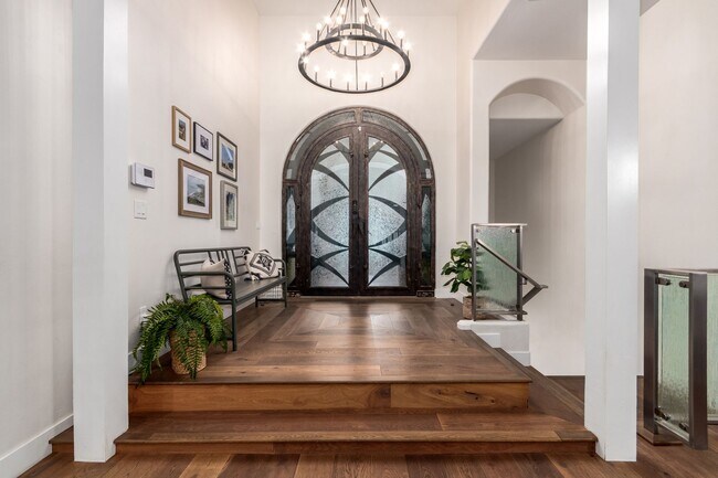 Building Photo - Beautiful 6-bedroom basement home