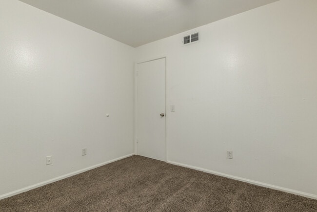 Building Photo - Stadio 3bedroom 2 bathroom