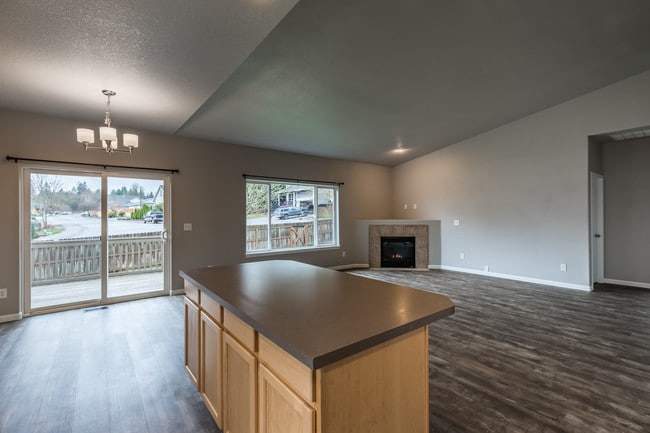 Building Photo - 59613 Oak Ridge St