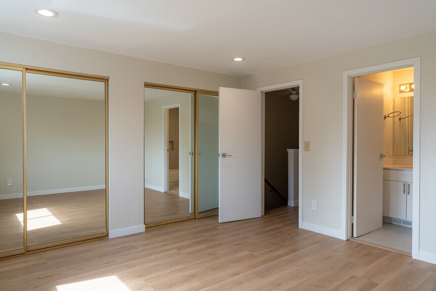 Building Photo - 21511 4th Ave W