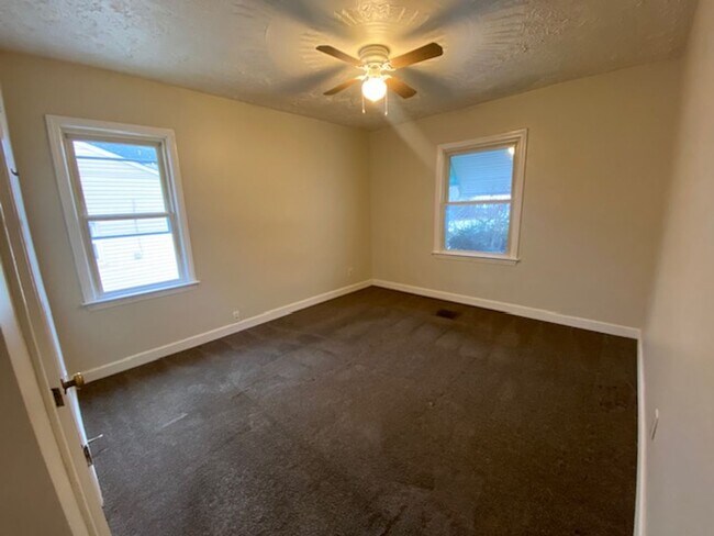 Building Photo - One-Floor 3BR Ranch + Screened Porch + Oversized Garage Space!