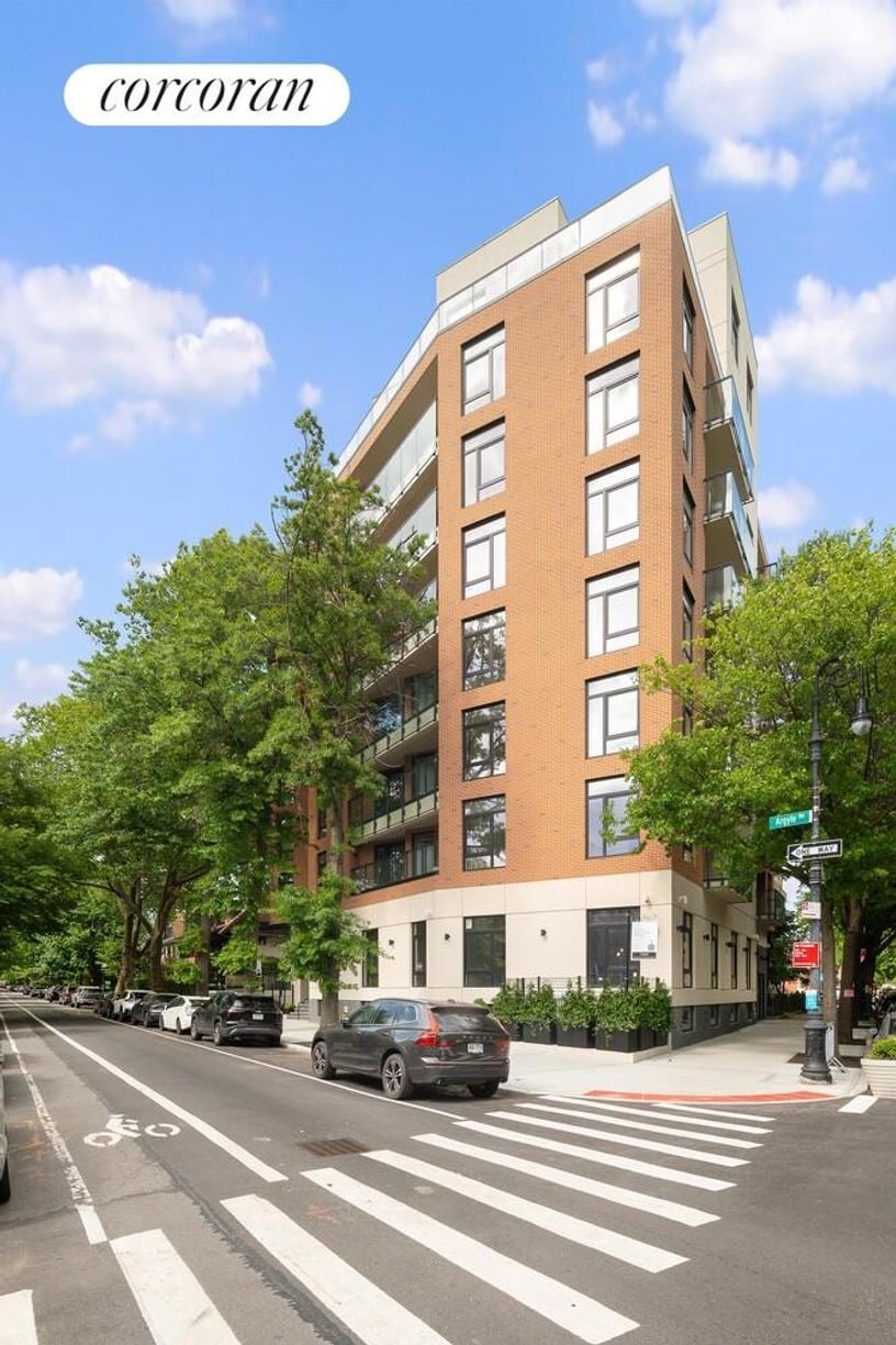 Building Photo - 585 Argyle Rd