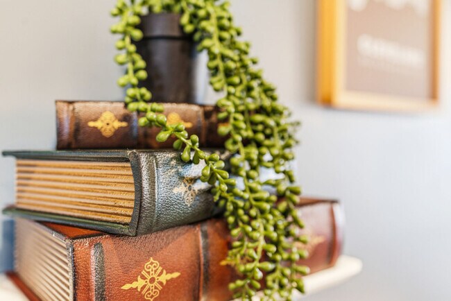 Building Photo - 185 Heights Ave