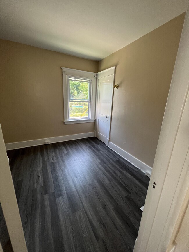 Building Photo - 310 Chelsea Pl
