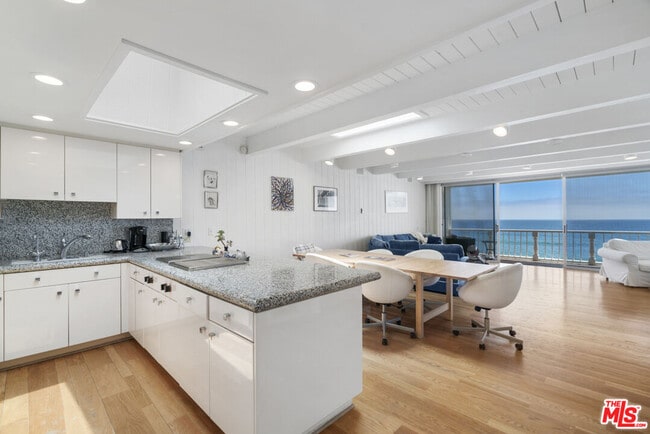 Building Photo - 11928 S Beach Club Way