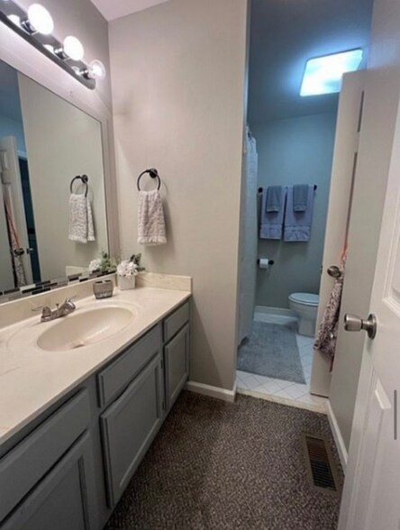 Building Photo - 403 Oak Forge Dr