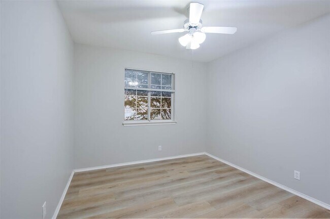 Building Photo - 1810 Coral Dr
