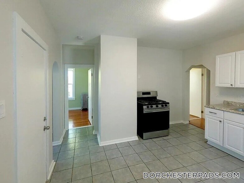 Building Photo - 154 Stanwood St