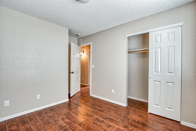 Building Photo - 1819 Shreya St