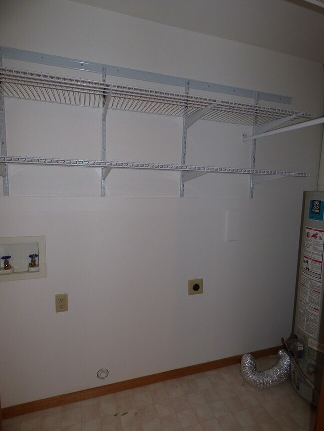 Building Photo - 2 Bedroom Townhome in Northwest Loveland