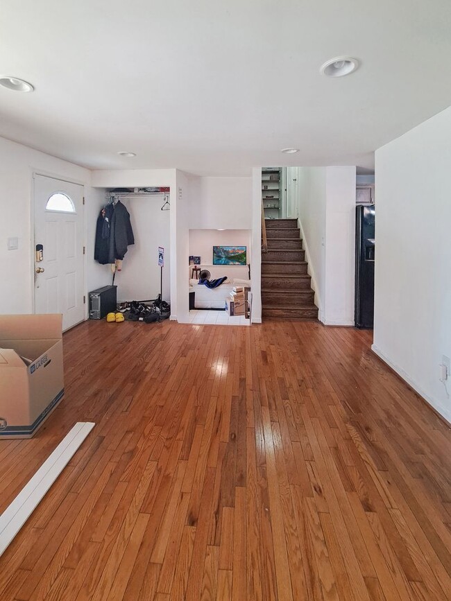 Building Photo - 5209 Vaughan Ct
