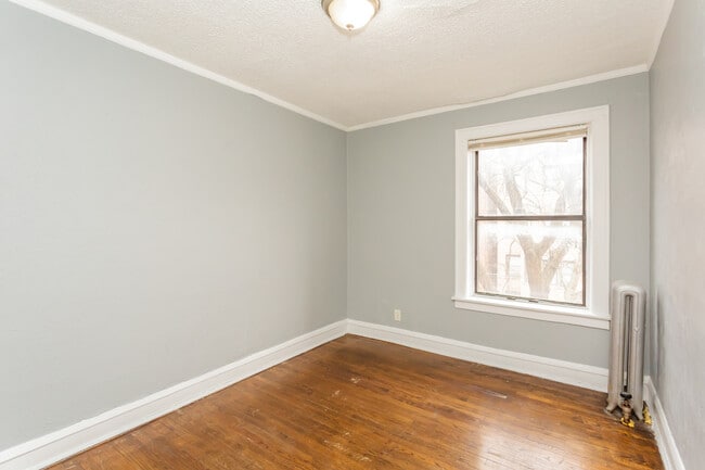 Building Photo - 6959 S Paxton Ave