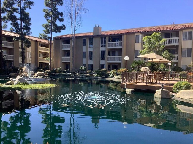 Building Photo - Large 2-bedroom condo at the Plaza Condos in Pacific Beach
