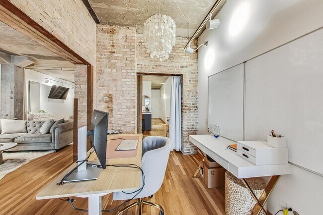Building Photo - 110 N Peoria St