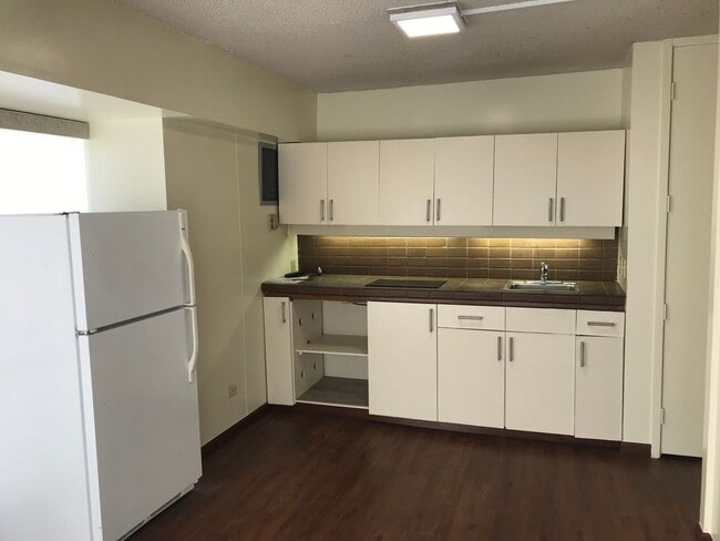 Building Photo - Century Center 1 Bdrm., 1 bath, 1 cov'd Pkg.