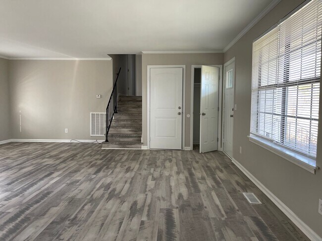 Building Photo - Newly Renovated Home in South Nash!